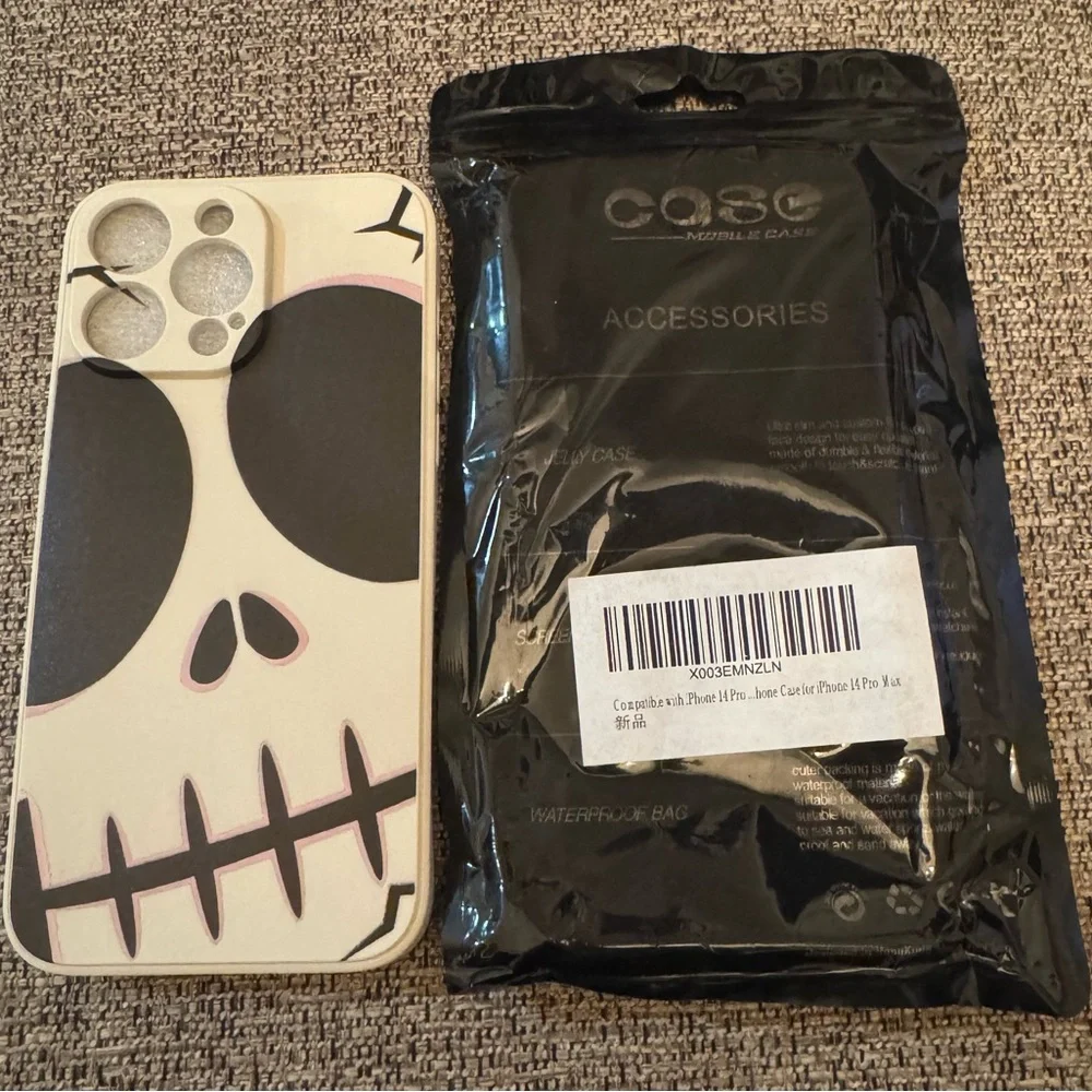 Skull Design Phone Case - Black and White